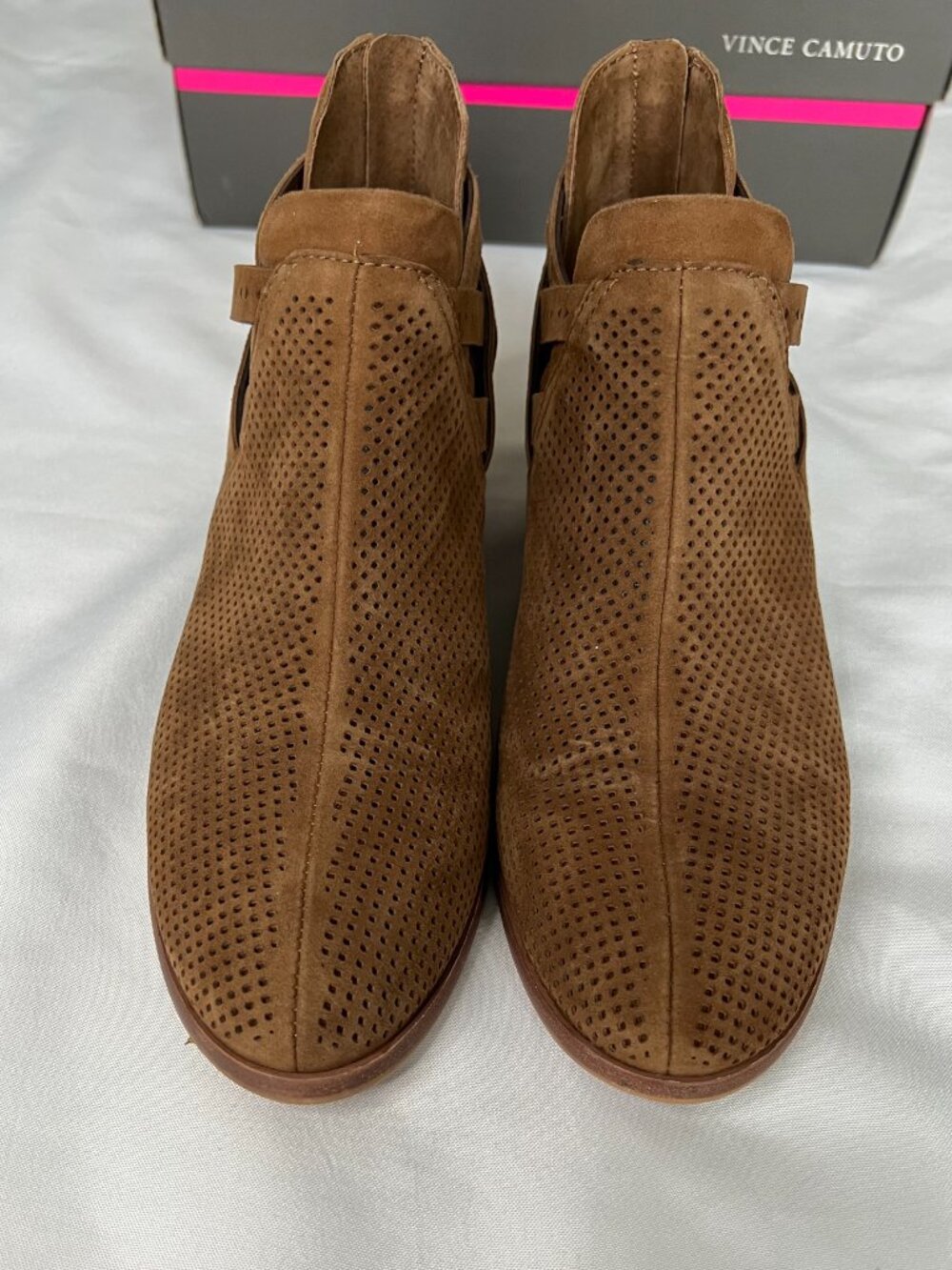 Vince Camuto Pranika Womens Brown Perforated Suede Ankle Booties Sz 8.5 - Picture 5 of 16